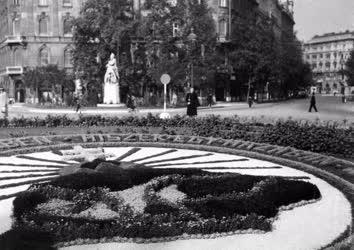 Régi Budapest - Trianon-emlékmű a Szabadság téren