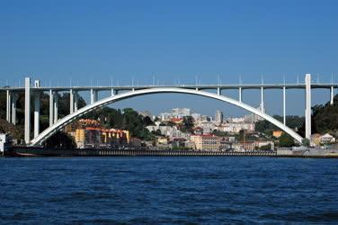 Portugália - Porto - Arrábida híd