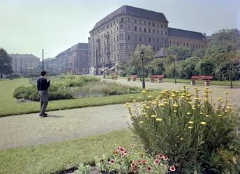 Városkép - Park a Margit híd budai hídfőjénél