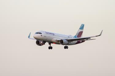 Légi közlekedés - Budapest - Utasszállító repülőgép Ferihegyen