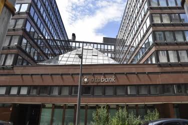 Pénzügy - Budapest - OTP Bank fiók a belvárosban