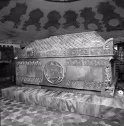 Múzeum - Megnyitotta kapuit a Zsolnay-mauzóleum Pécsett