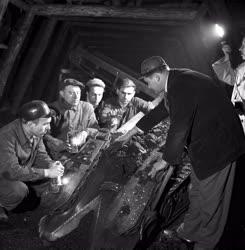 Bányászat - Rakodógép a mátranováki szénbányában