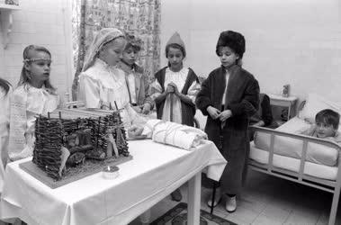Ünnep - Betlehemezők a veszprémi gyermekkórházban