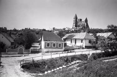 Műemlék - A zsámbéki templomrom