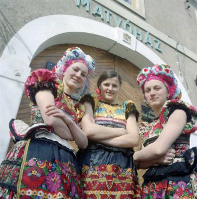 Folklór - Hagyományőrzés - Mezőkövesdi matyó népviselet