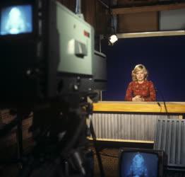 Sajtó - Kudlik Júlia, a Magyar Televízió bemondója 