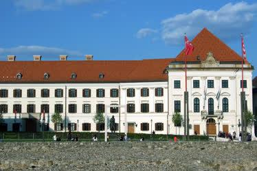 Városkép  - Budapest - A Kármelita kolostor felújított épülete