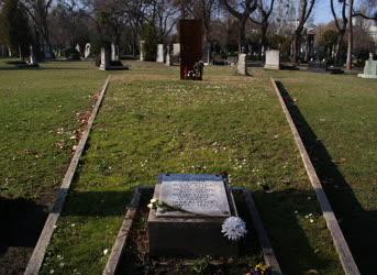 Temető - József Attila sírja a Fiumei úti Nemzeti Sírkertben