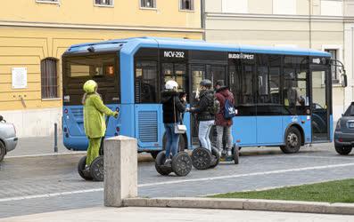 Turizmus - Budapest - Segwayjel közlekedők a Budai Várban
