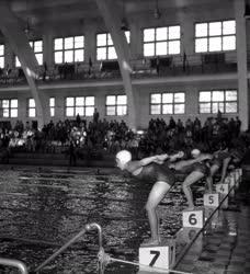 Sport - A középiskolások országos úszóbajnokságán