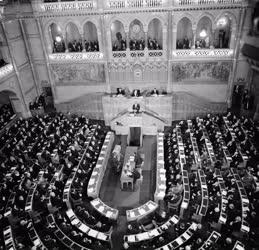 Belpolitika - Ünnepi ülés az Országházban hazánk felszabadulásának 20. évfordulóján