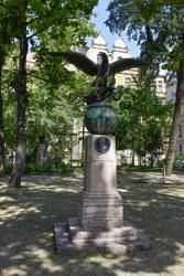 Köztéri szobor - Budapest - Kisfaludy Sándor-emlékmű