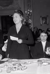 Kitüntetés - 1957. évi irodalmi és művészeti díjak átadása