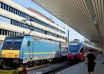 Közlekedés - Budapest - Vonatok a Déli pályaudvaron