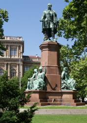 Budapest - Városkép - Széchenyi tér - Köztéri szobor