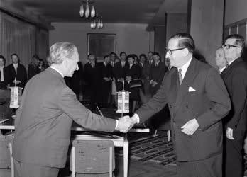 Külkapcsolat - Magyar-görög kulturális és tudományos együttműködés 1965-66 évi munaketrvének aláírása