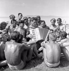 Szabadidő - Munkaerőtartalékok Hivatala - Balatonboglári üdülő