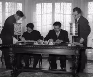 Külkapcsolat - Kínai-magyar kulturális egyezmény aláírása