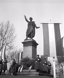 Ünnep - Koszorúzás a Petőfi-szobornál