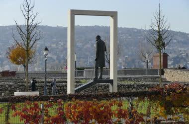 Városkép - Budapest - A Bethlen-emlékmű a Várban