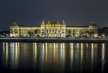 Épület - Budapest - A Budapesti Műszaki Egyetem főépülete