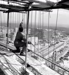 Első ötéves terv - Sztálinváros építése