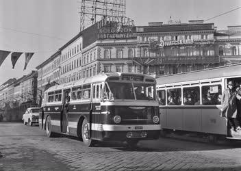 Közlekedés - Új buszok Budapesten