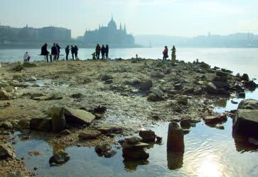 Városkép - Budapest - Alacsony a Duna vízszintje