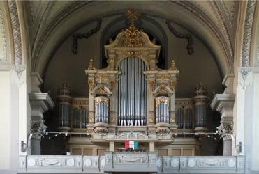 Hangszer - Vác - A váci székesegyház orgonája