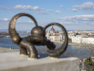 Köztéri szobor - Budapest - Mihajlo Kolodko: Kockásfülű nyúl