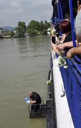Kegyelet - Budapest - Hajós temetés a Dunán