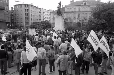 Tüntetés - Demonstráció a munkásőrség feloszlatásáért 