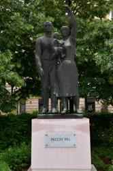 Műalkotás - Debrecen -  Debreceni család szoborkompozíció