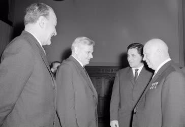 Külkapcsolat - A szovjet párt- és kormányküldöttség hazánkban