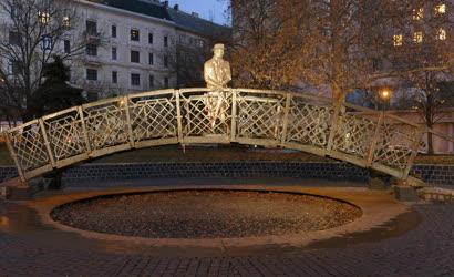 Köztéri emlékmű - Budapest - Nagy Imre szobra a Jászai Mari téren