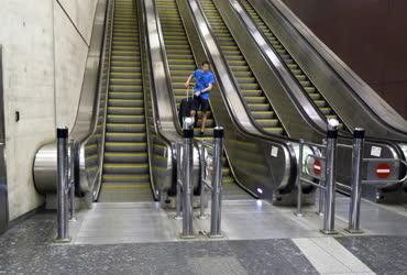 Közlekedés - M4-es metró - Szent Gellért tér – Műegyetem állomás