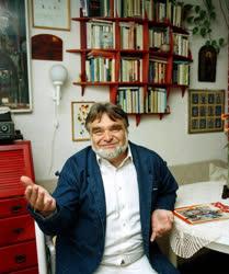 Gyurkovics Tibor író, költő