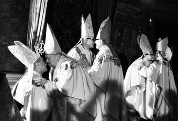 Egyház - Püspökszentelés a budapesti Bazilikában 