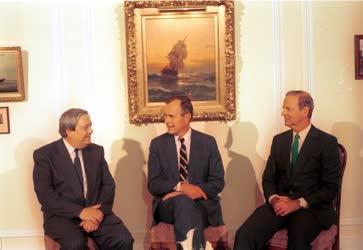 George Bush találkozója Pozsgay Imrével