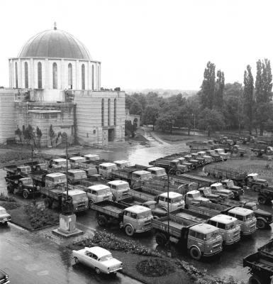 Városkép - Ibusz album - Vörös Csillag Szálló