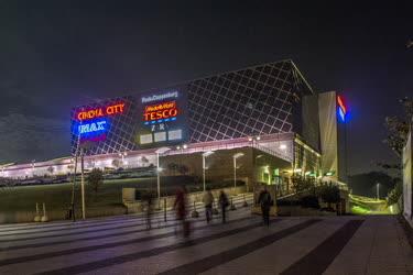 Városkép - Budapest - Az Aréna Pláza esti kivilágításban
