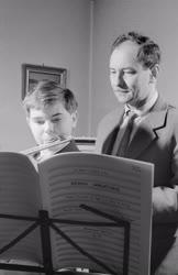 Kultúra - Benjamin Britten angol zeneszerző zeneművet írt a megyar Jeney ikreknek
