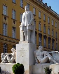 Kultúra - Városkép - Budapest - Klebelsberg-szobor Budán