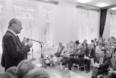 Külkapcsolat - Willy Brandt előadása
