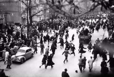 Belpolitika - '56-os forradalom - Köztársaság tér