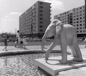 Kultúra - Elefánt szobor a lágymányosi óvoda parkjában 