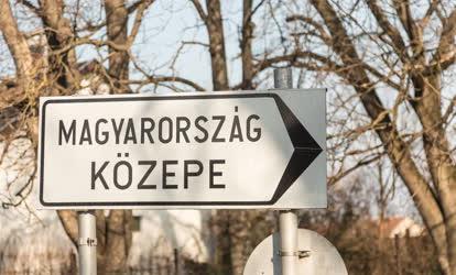 Idegenforgalom - Pusztavacs - Magyarország geometriai középpontja