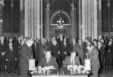 Külpolitika - Magyar-szovjet gazdasági egyezmény aláírása