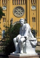 Köztéri szobor - Fót - Gróf Károlyi István szobra